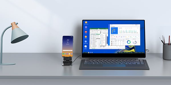 So verbinden Sie ein Smartphone mit einem tragbaren Monitor